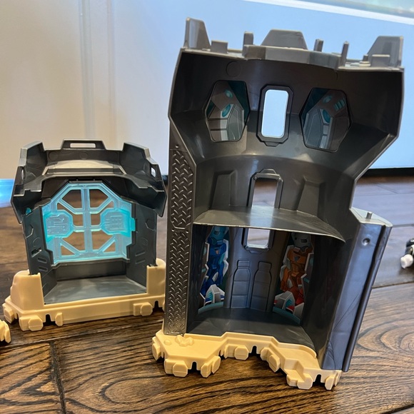 Playskool Heroes Iron Man Armour-Up Fortress - Picture 16 of 16